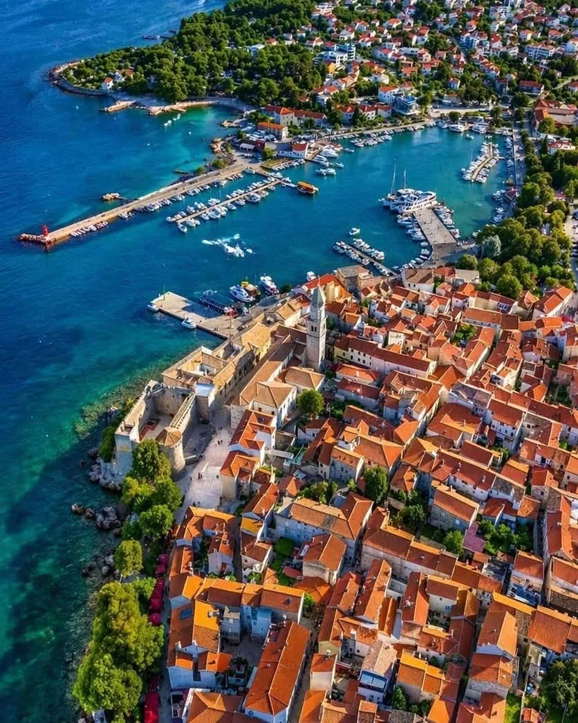 Primosten peninsula old town